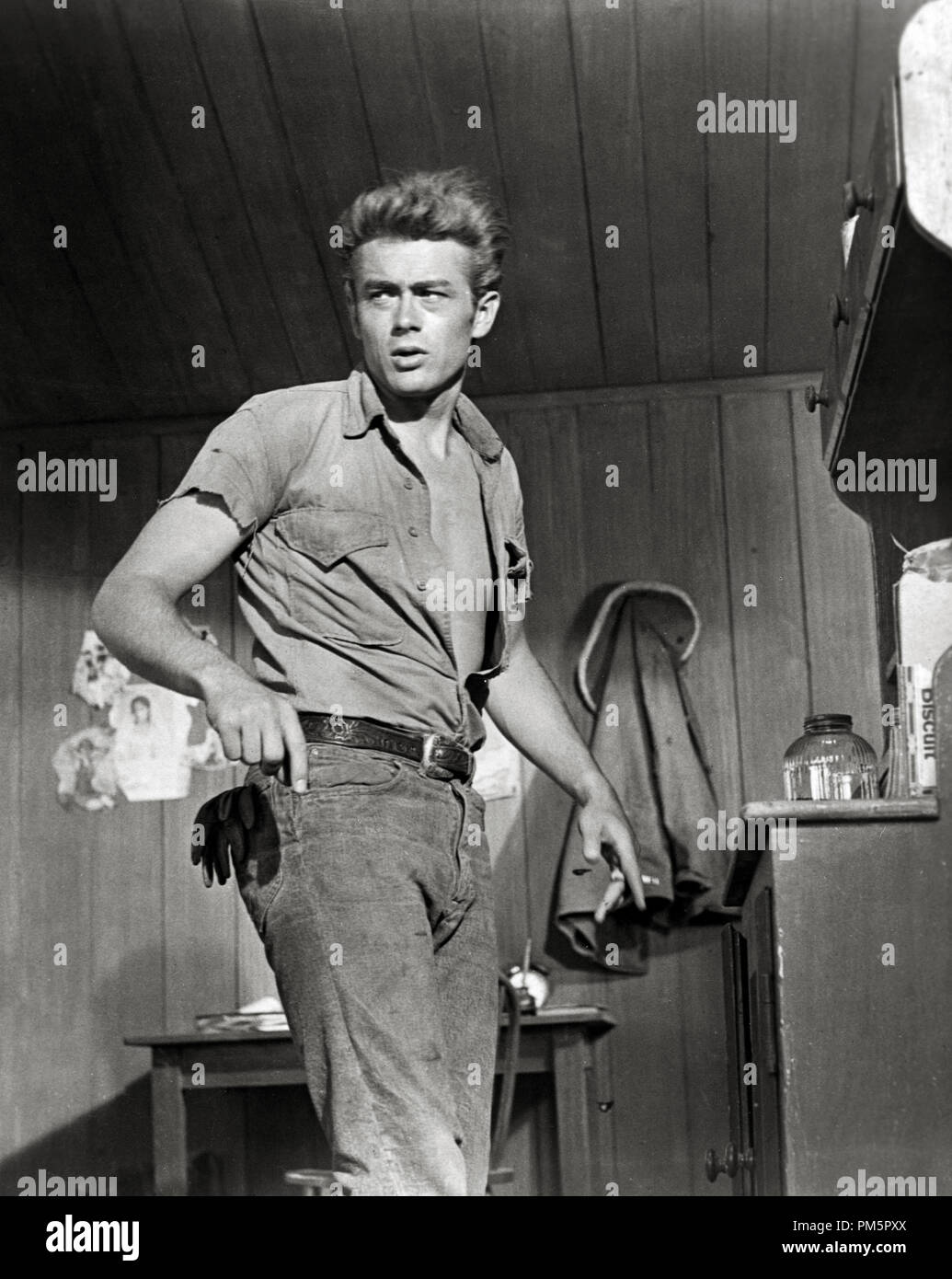 James Dean, 'Giant' 1955 Warner Brothers File Reference # 30928 919THA Stock Photo