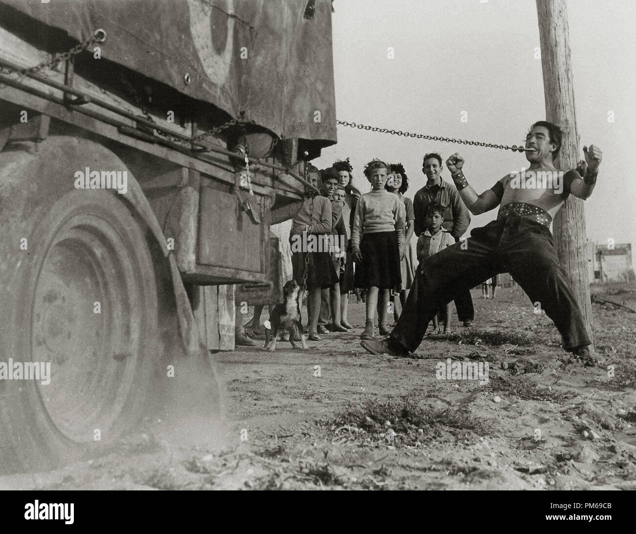 Anthony Quinn, 'La Strada' 1954 Ponti-De Laurentiis Cinematografica File Reference # 31316 254THA Stock Photo