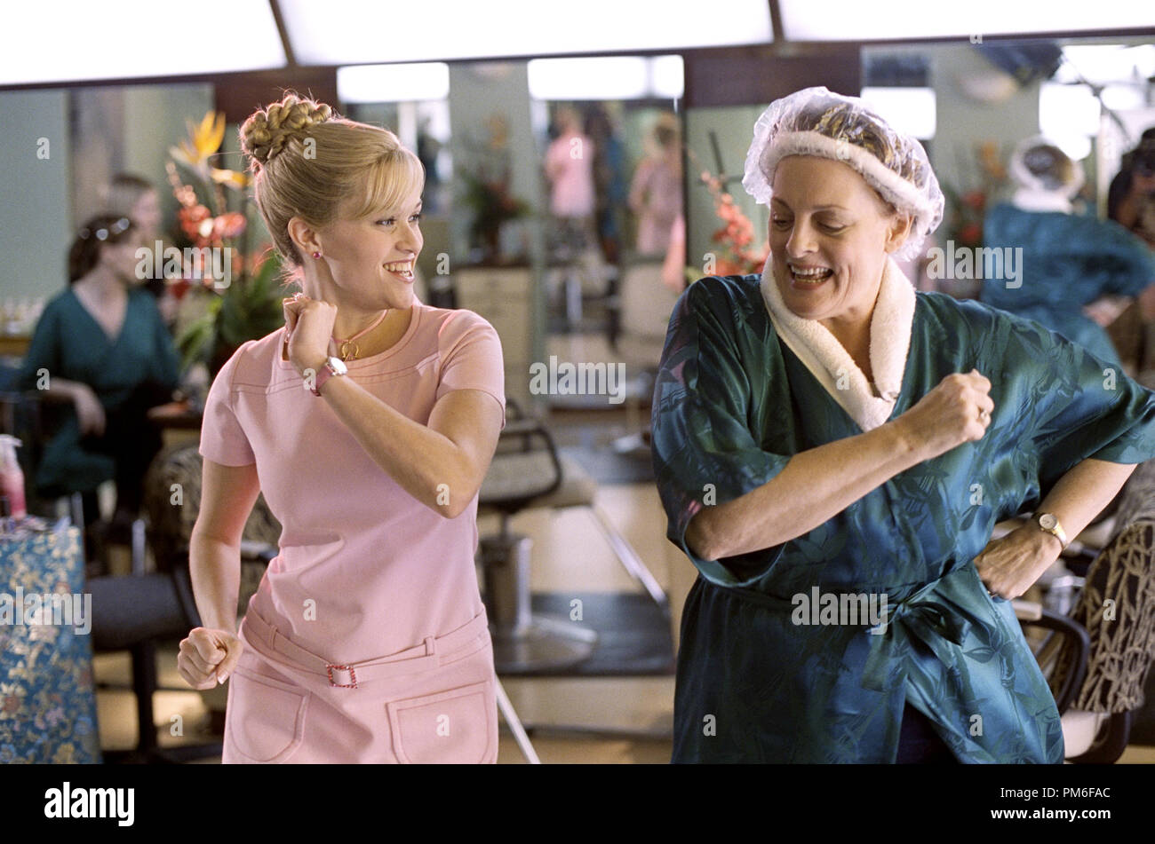 Film Still / Publicity Still "Legally Blonde 2: Red, White Reese Witherspoon, Dana Ivey