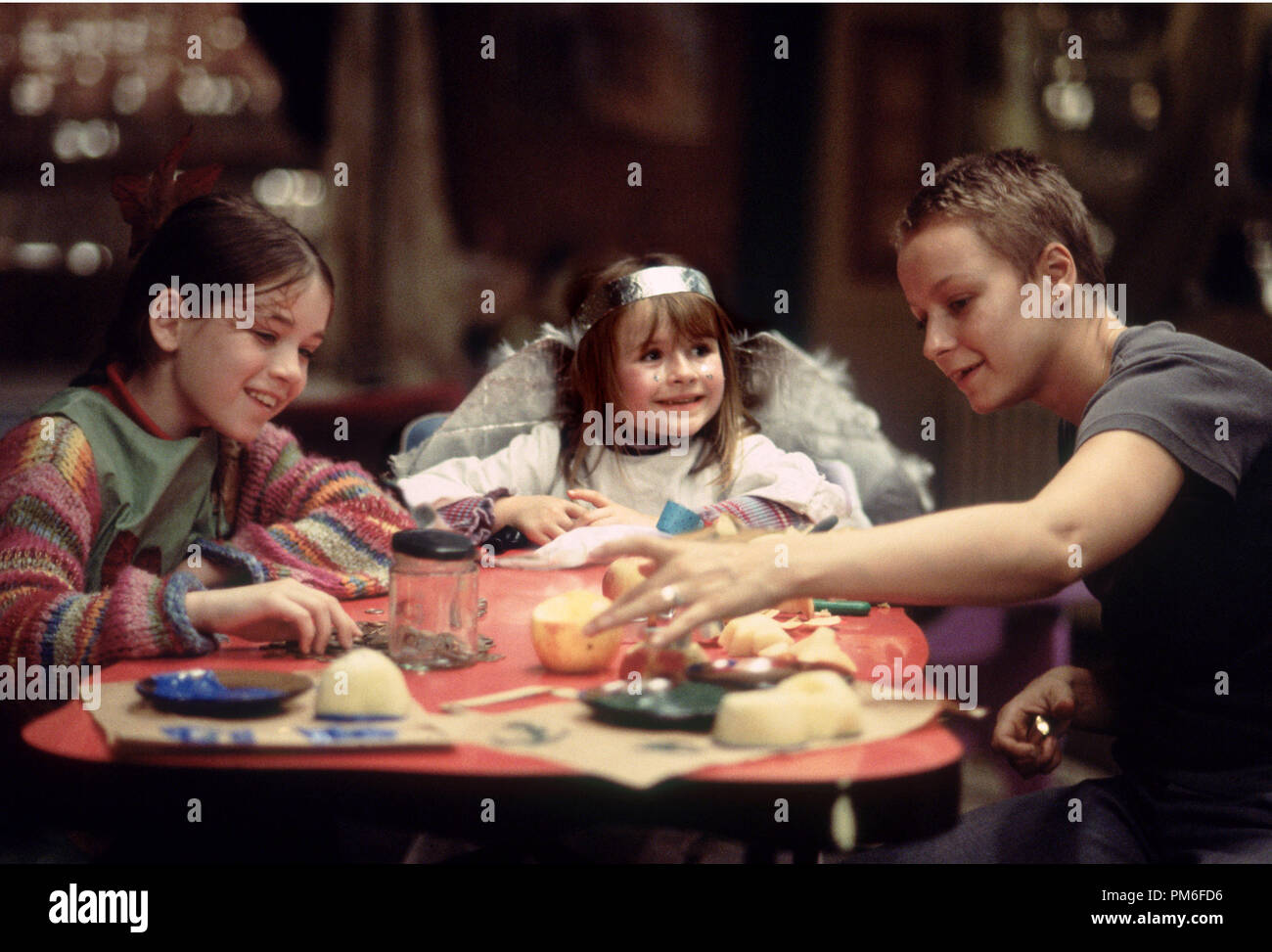 Film Still / Publicity Still from 'In America' Sarah Bolger, Emma Bolger, Samantha Morton © 2003 Fox Searchlight File Reference # 30753707THA  For Editorial Use Only -  All Rights Reserved Stock Photo