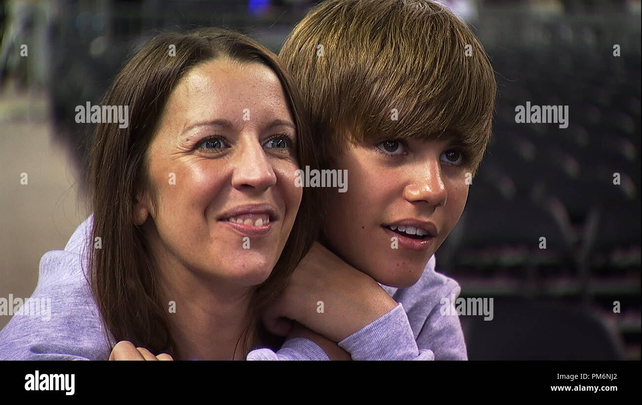 Justin bieber right mom pattie mallette left paramount pictures bieber