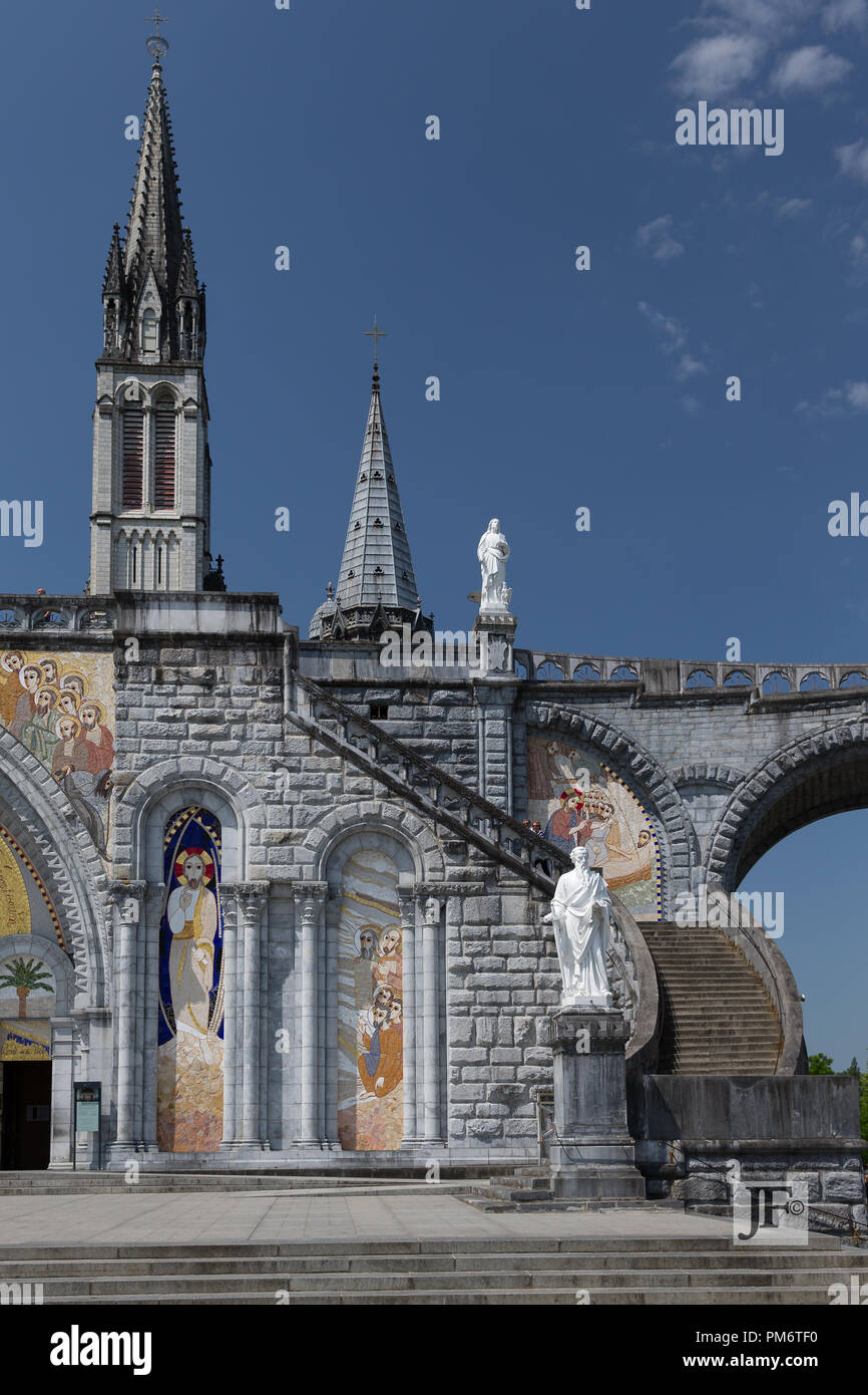 Sanctuaires Notre Dame De Lourdes Stock Photo Alamy