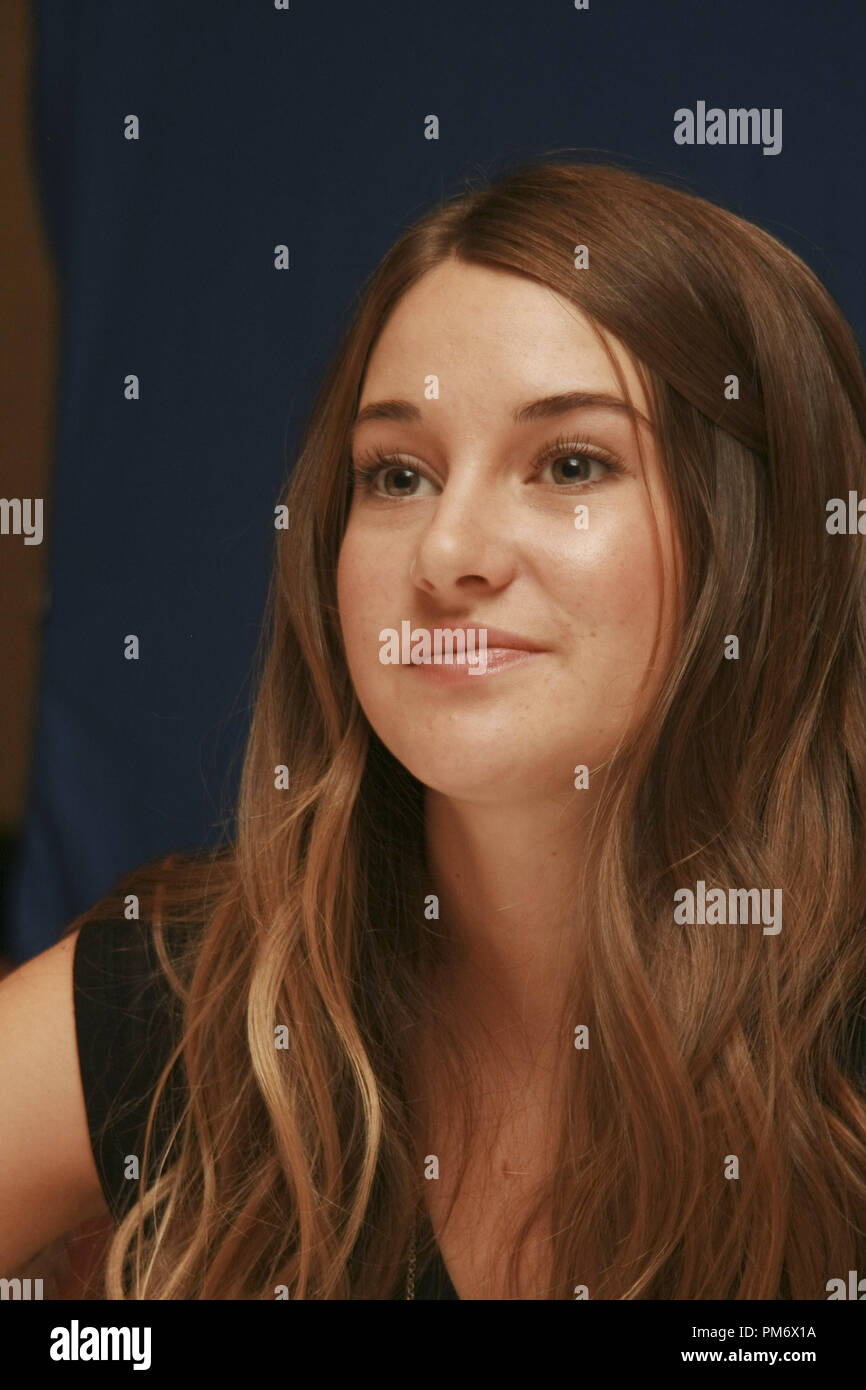 Shailene Woodley The Descendants Portrait Session September 10