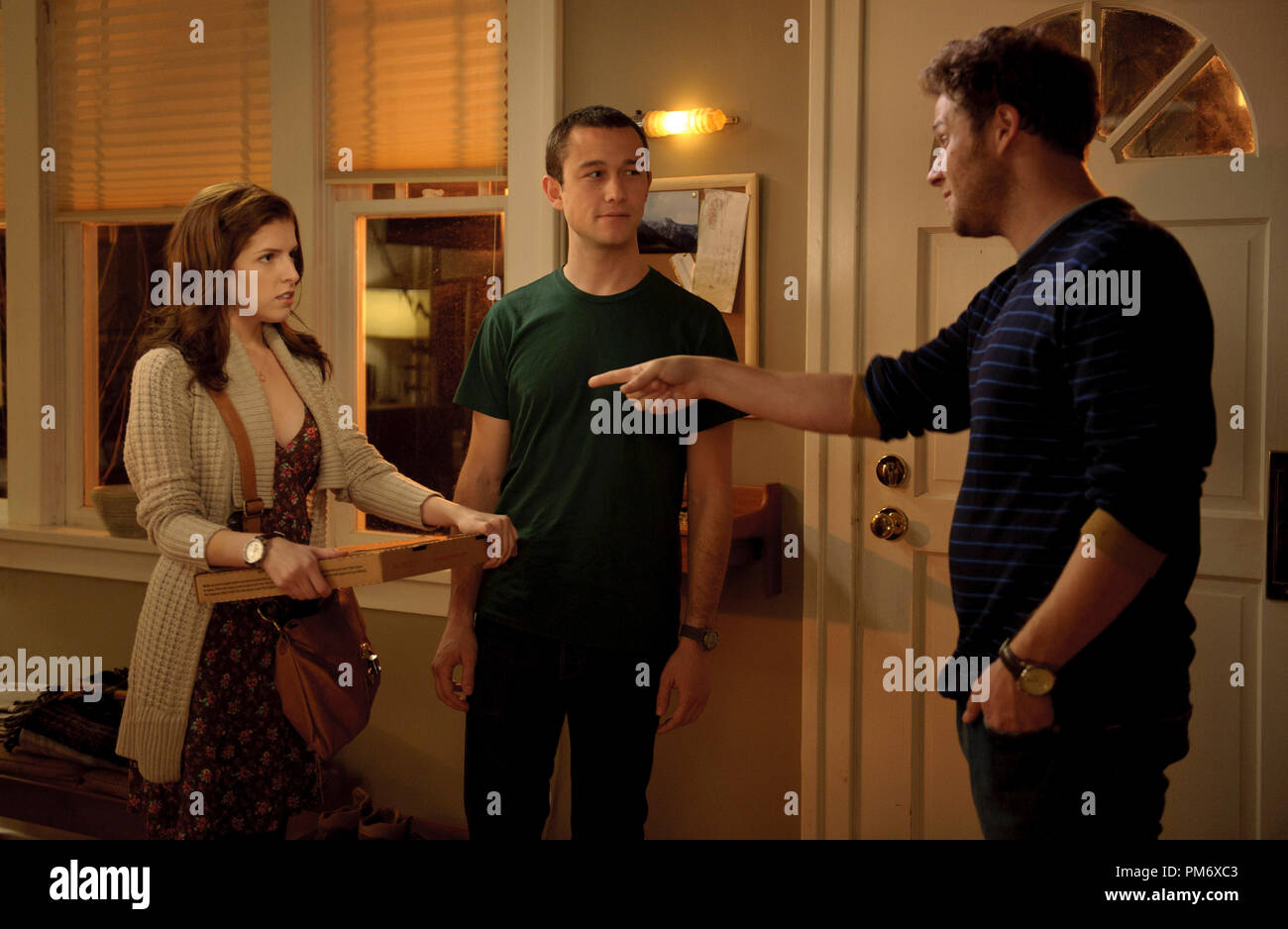 L To R Anna Kendrick Joseph Gordon Levitt And Seth Rogen Star In 50 50 Stock Photo Alamy