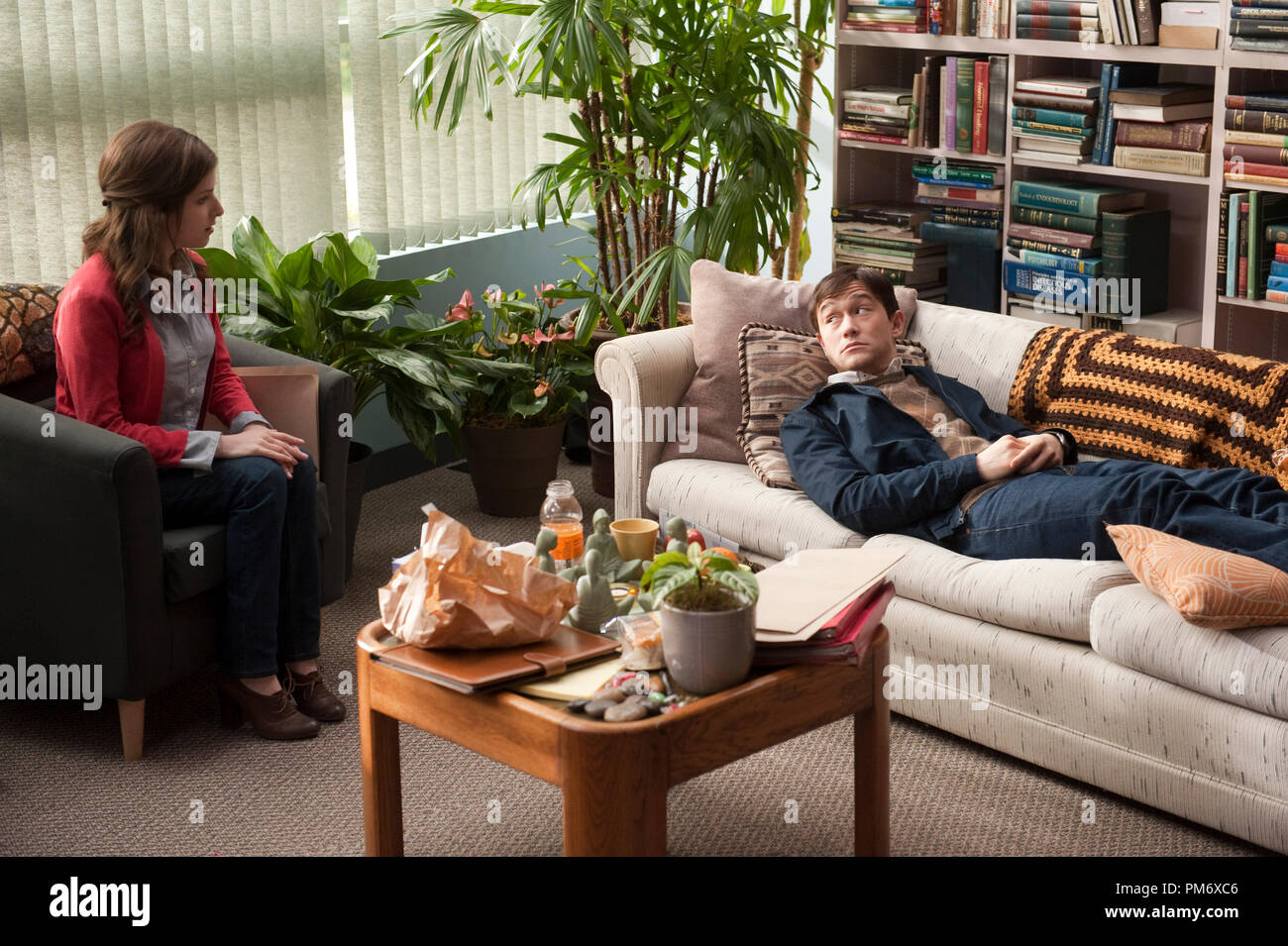 Anna Kendrick And Joseph Gordon Levitt Star In 50 50 Stock Photo Alamy