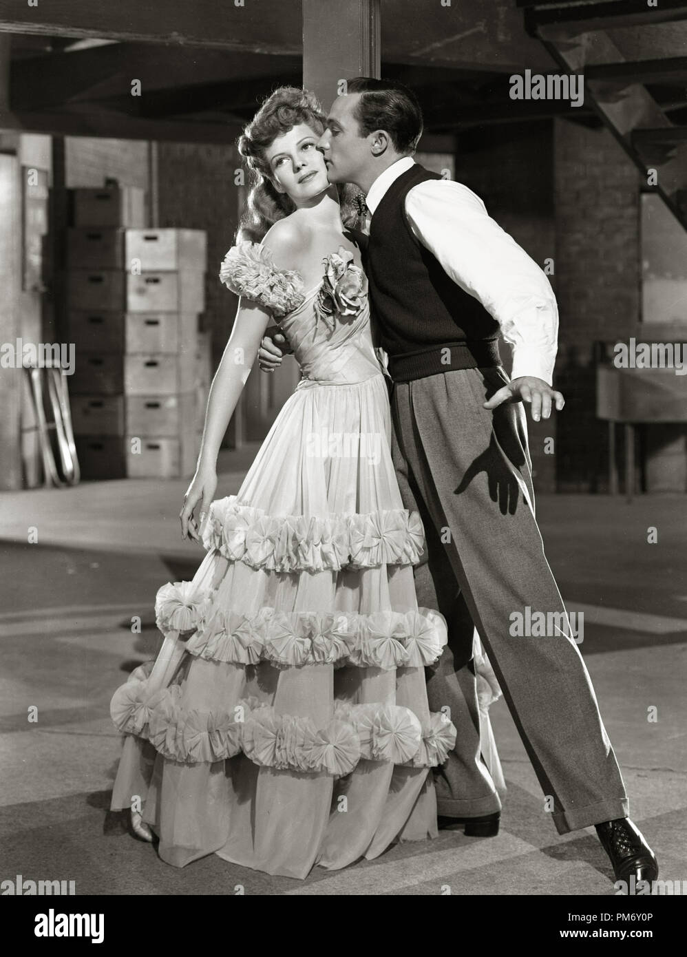 Rita Hayworth and Gene Kelly 'Cover Girl' 1944 Columbia. File Reference # 31202 078THA Stock Photo