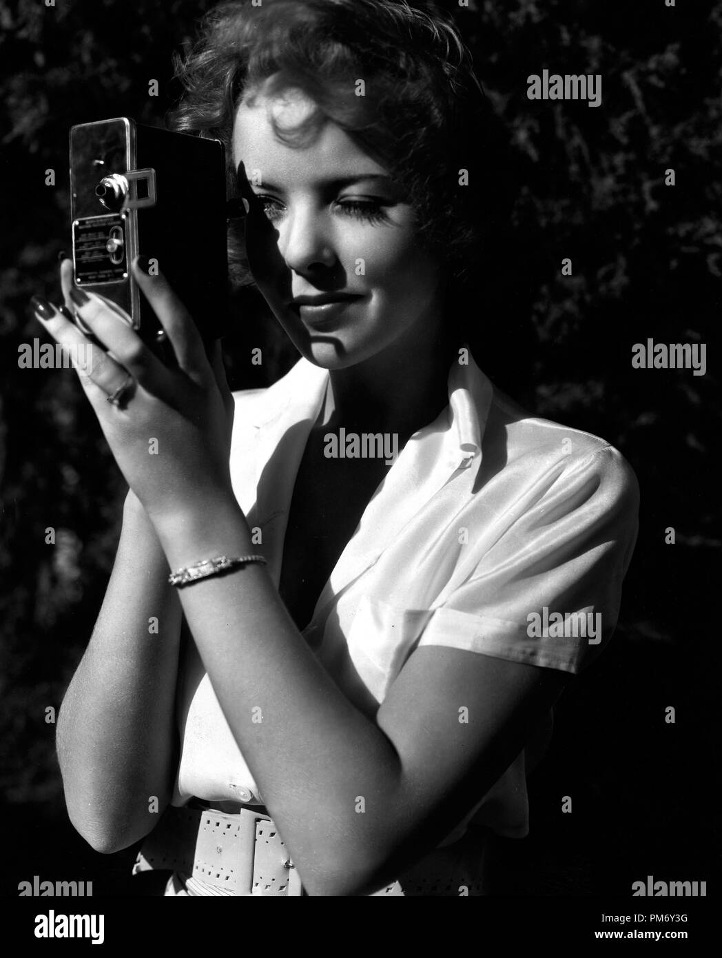 Studio Publicity Still: Ida Lupino  circa 1940    File Reference # 31202 1022THA Stock Photo