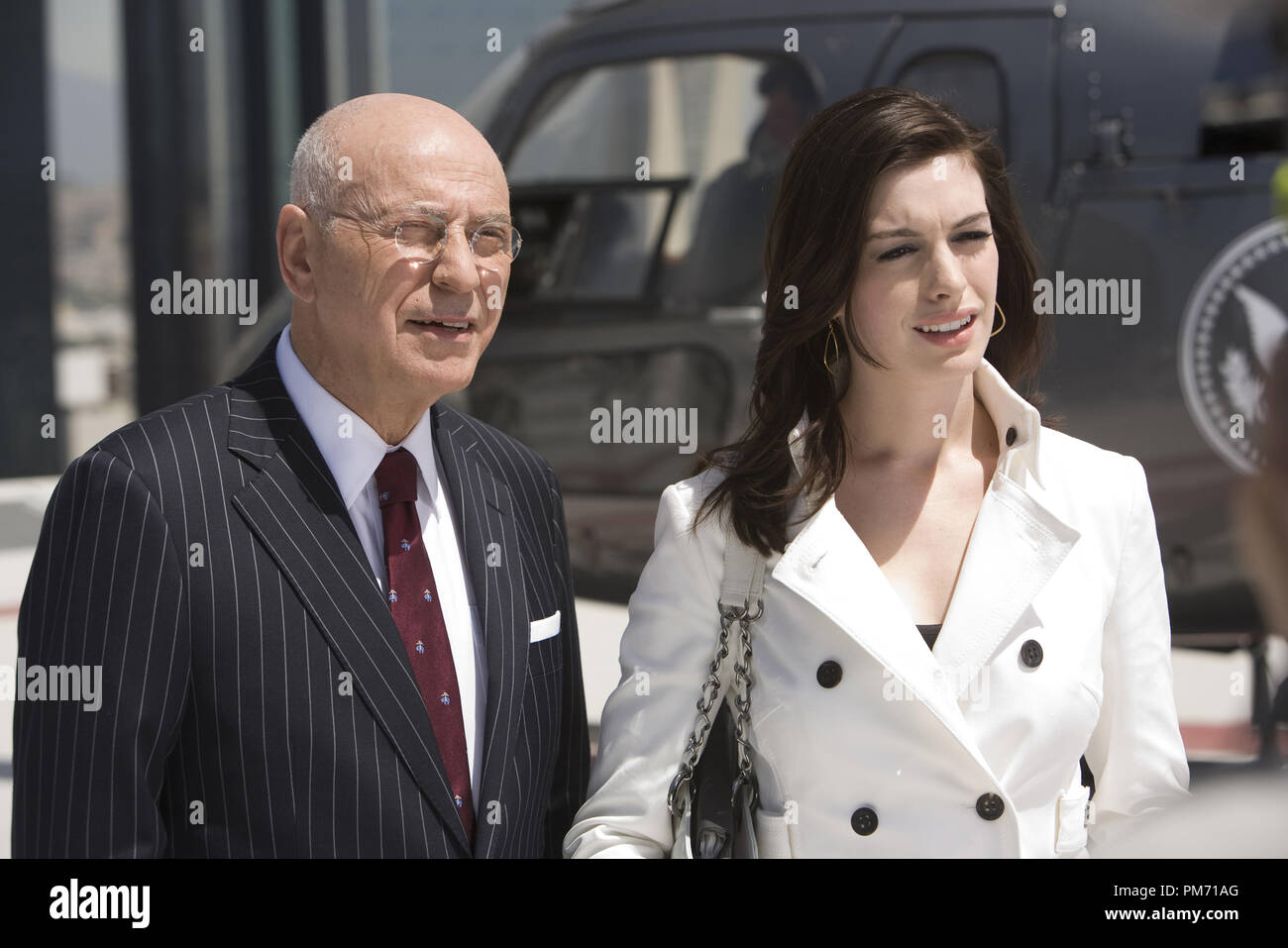 Film Still from Get Smart Alan Arkin Anne Hathaway 2008 Warner Brothers Photo credit Tracy Bennett File Reference 307551186THA For Editorial Use Only All Rights Reserved Stock Photo Alamy