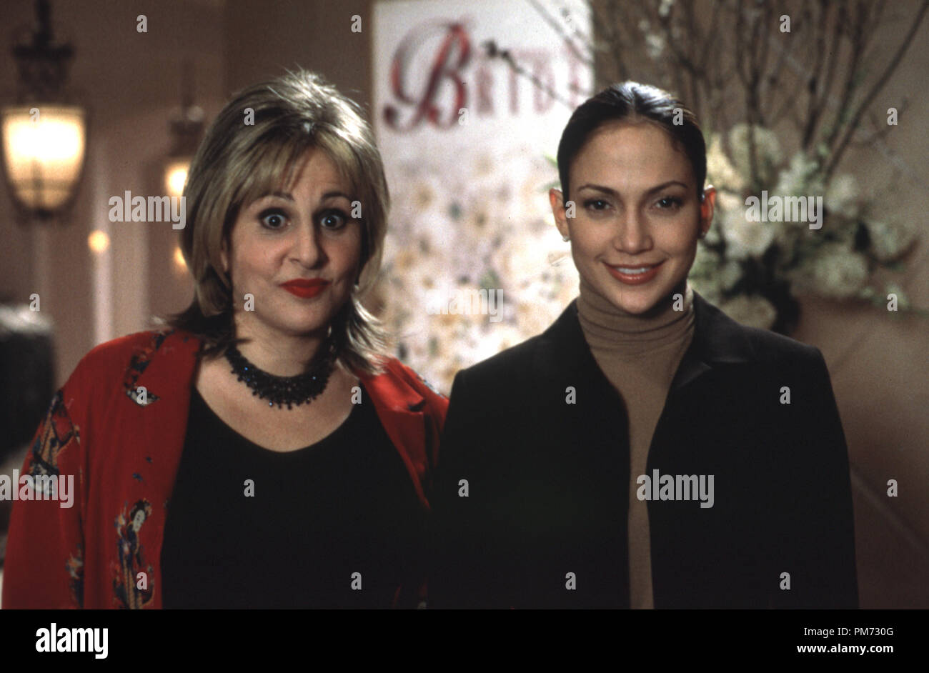 Film Still / Publicity Still from 'The Wedding Planner' Kathy Najimy, Jennifer Lopez © 2001 Columbia Photo credit: Ron Batzdorff File Reference # 30847123THA  For Editorial Use Only -  All Rights Reserved Stock Photo