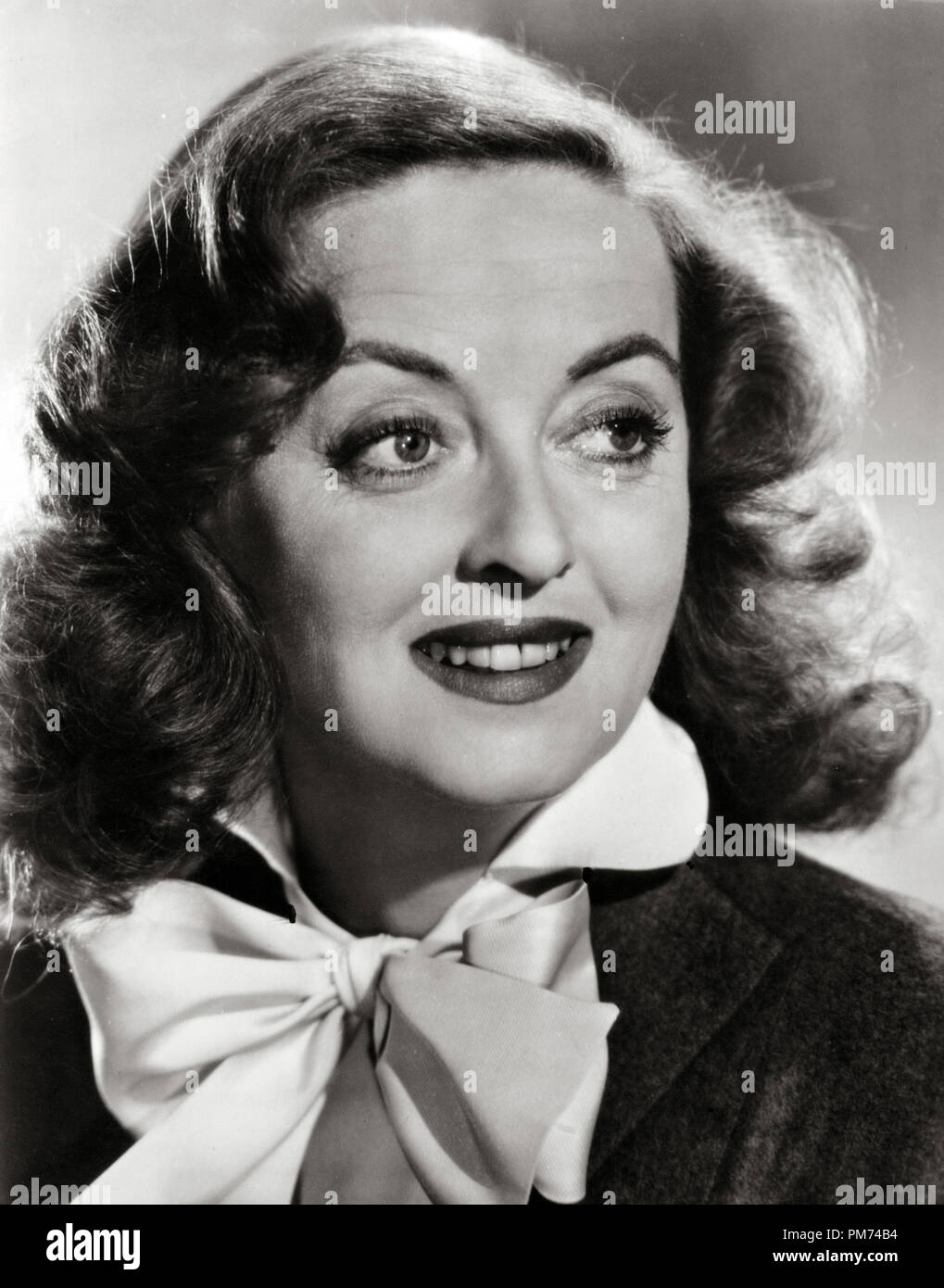 Bette Davis, 'All About Eve' 1950 Twentieth Century Fox File Reference # 30928 103THA Stock Photo