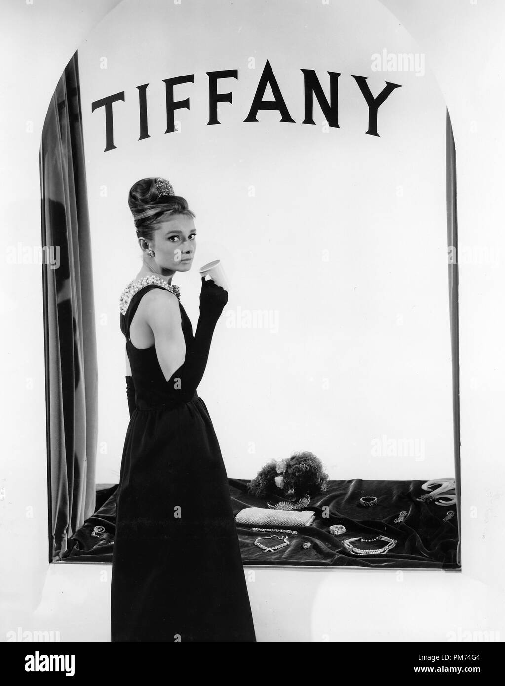 Breakfast at tiffany’s stills hi-res stock photography and images - Alamy