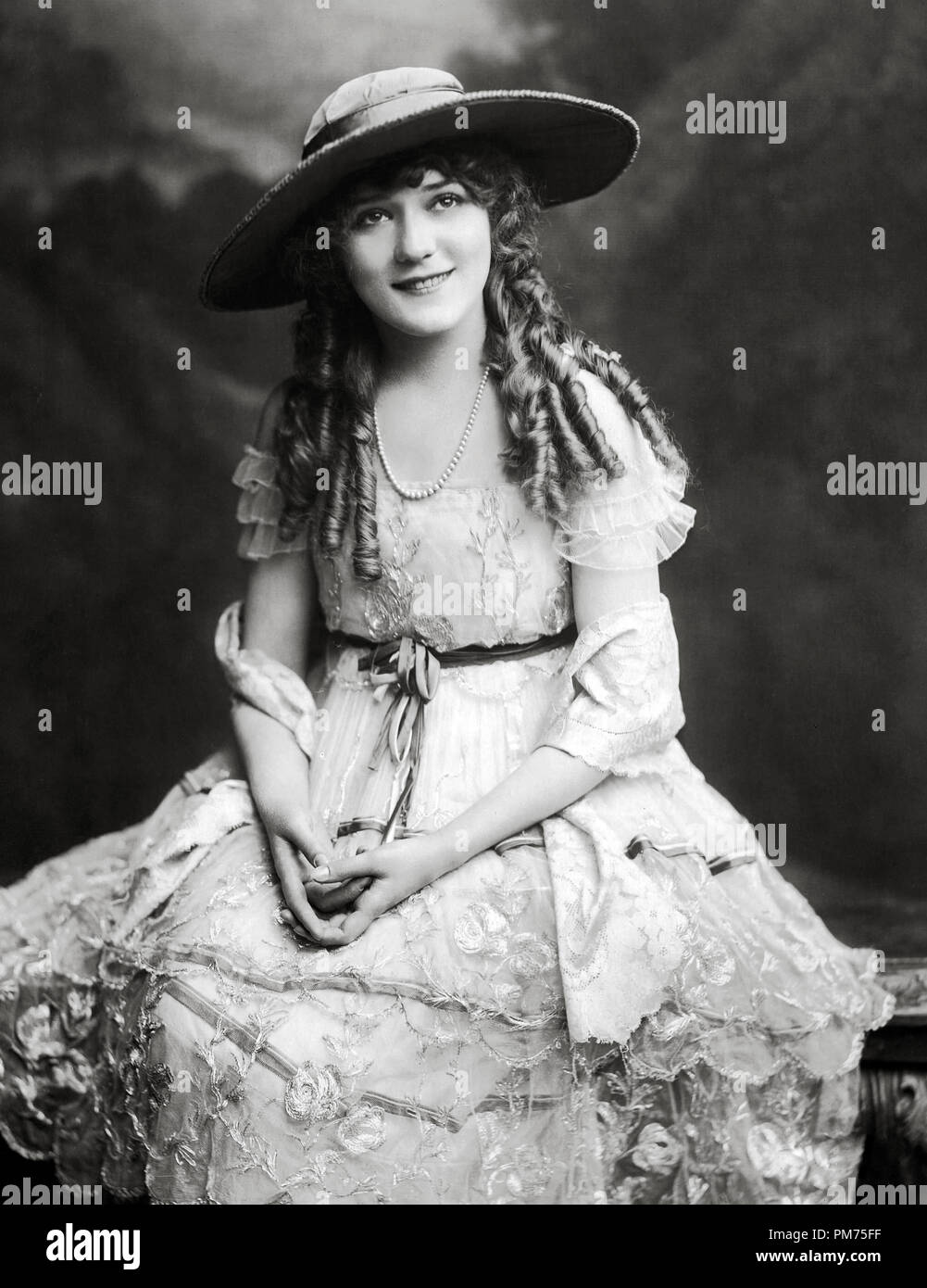 Photo of mary pickford hi-res stock photography and images - Alamy