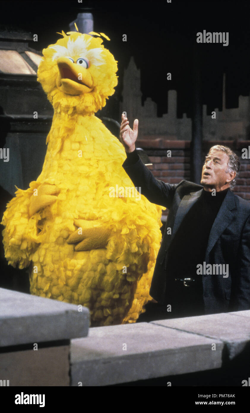 Film Still from 'Sesame Street' (Season 29) Big Bird and Tony Bennett © 1998 Jim Henson Productions   File Reference # 30996241THA  For Editorial Use Only -  All Rights Reserved Stock Photo