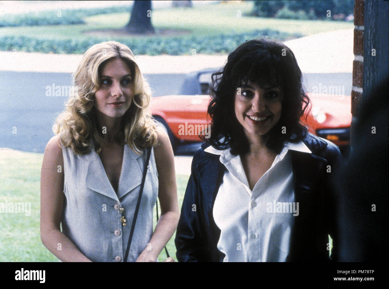 Film Still from 'Gia' Elizabeth Mitchell, Angelina Jolie © 1998  HBO  File Reference # 30996522THA  For Editorial Use Only -  All Rights Reserved Stock Photo