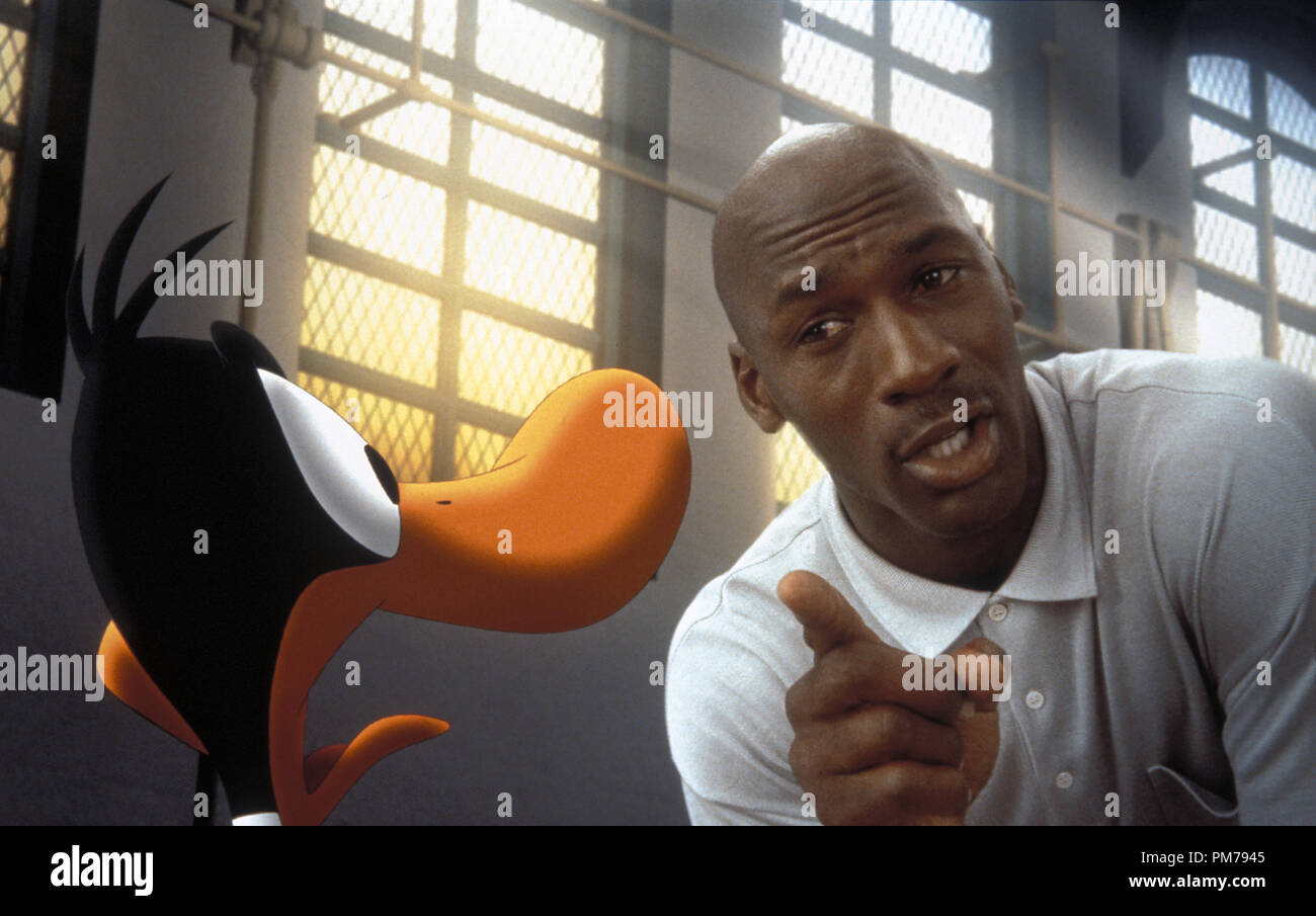 Film Still from 'Space Jam' Daffy Duck, Michael Jordan © 1996 Warner  File Reference # 31042244THA  For Editorial Use Only - All Rights Reserved Stock Photo