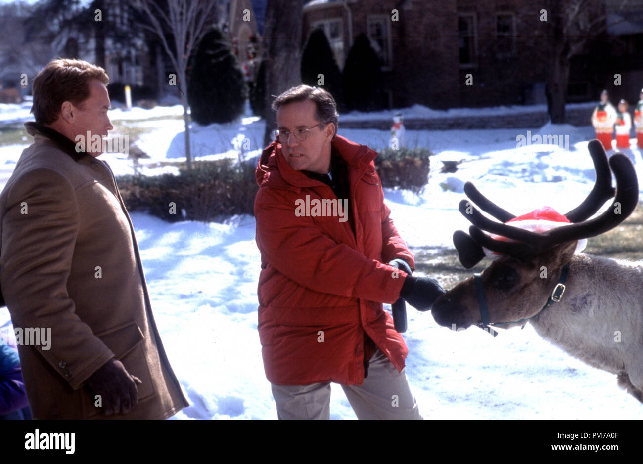 Film Still from 'Jingle All The Way' Arnold Schwarzenegger, Phil Hartman © 1996 20th Century Fox Photo Credit: Murray Close  File Reference # 31042476THA  For Editorial Use Only - All Rights Reserved Stock Photo