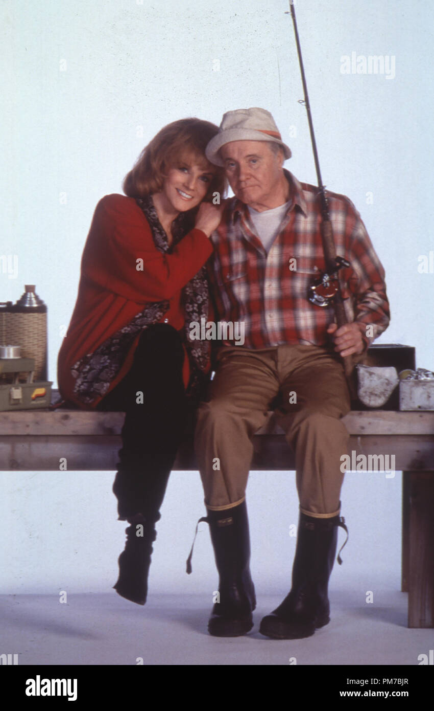 Film Still from 'Grumpier Old Men' Ann-Margret, Jack Lemmon © 1995 Warner Brothers Photo Credit: Ron Phillips  File Reference # 31043339THA  For Editorial Use Only - All Rights Reserved Stock Photo