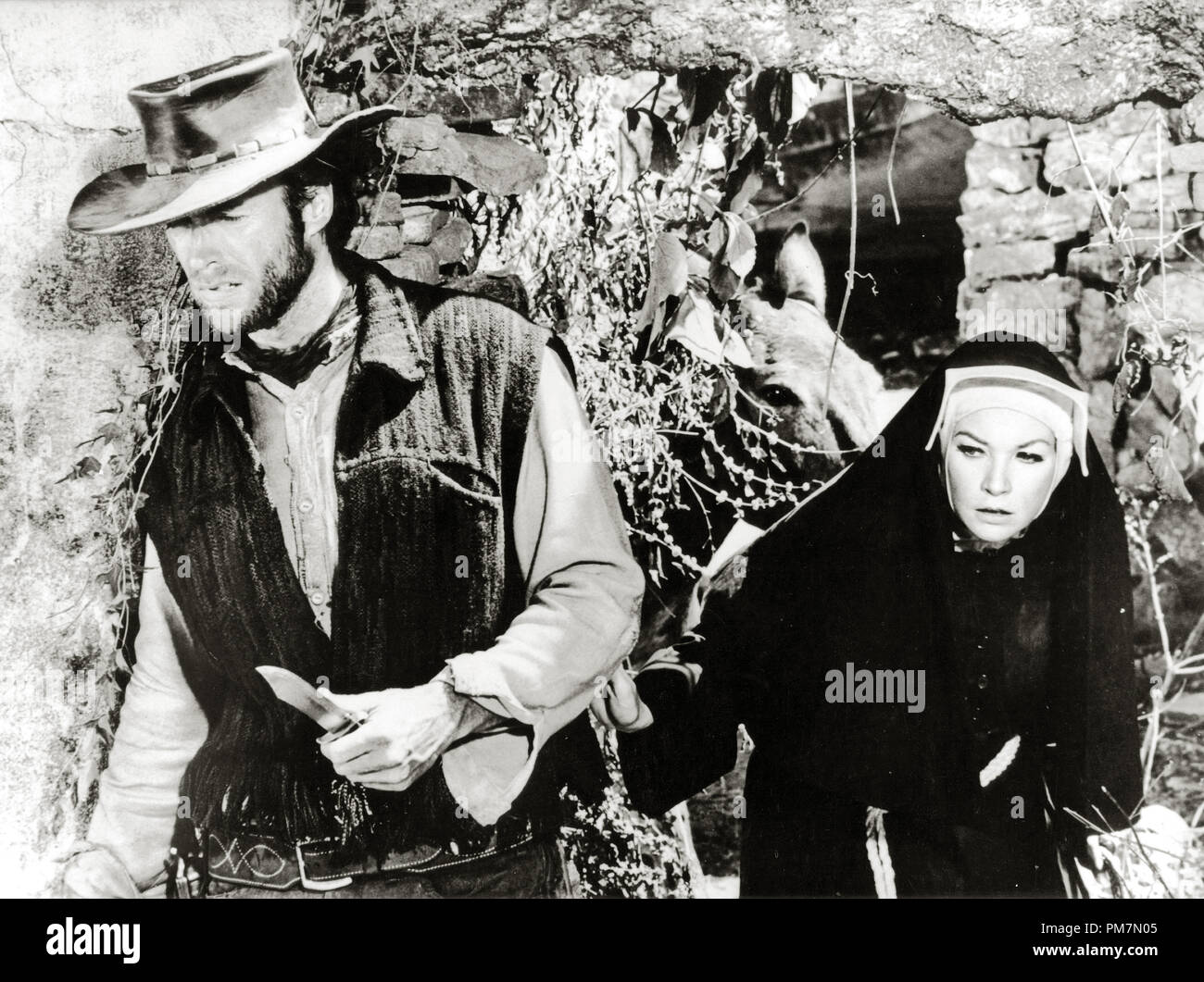Clint Eastwood and Shirley MacLaine, "Two Mules for Sister Sara" 1970  Universal File Reference # 31202 583THA Stock Photo - Alamy