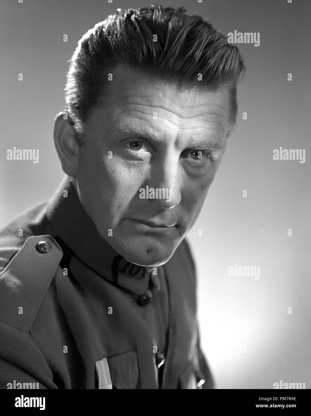 Kirk douglas paths of glory Black and White Stock Photos & Images - Alamy