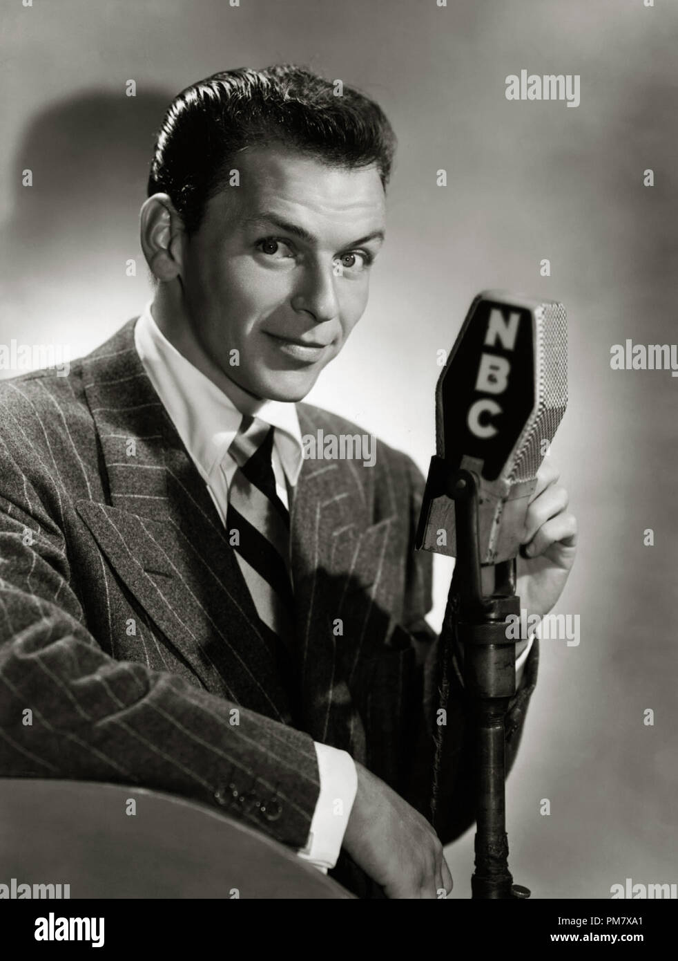 Frank Sinatra, circa 1945 File Reference # 31537 639 Stock Photo