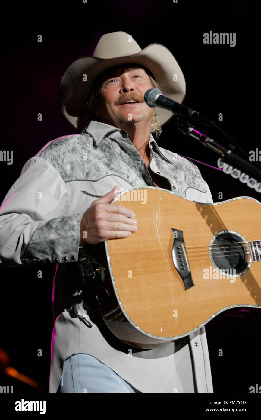 Alan Jackson perforns at the Sound Advise Amphitheatre in West Palm ...