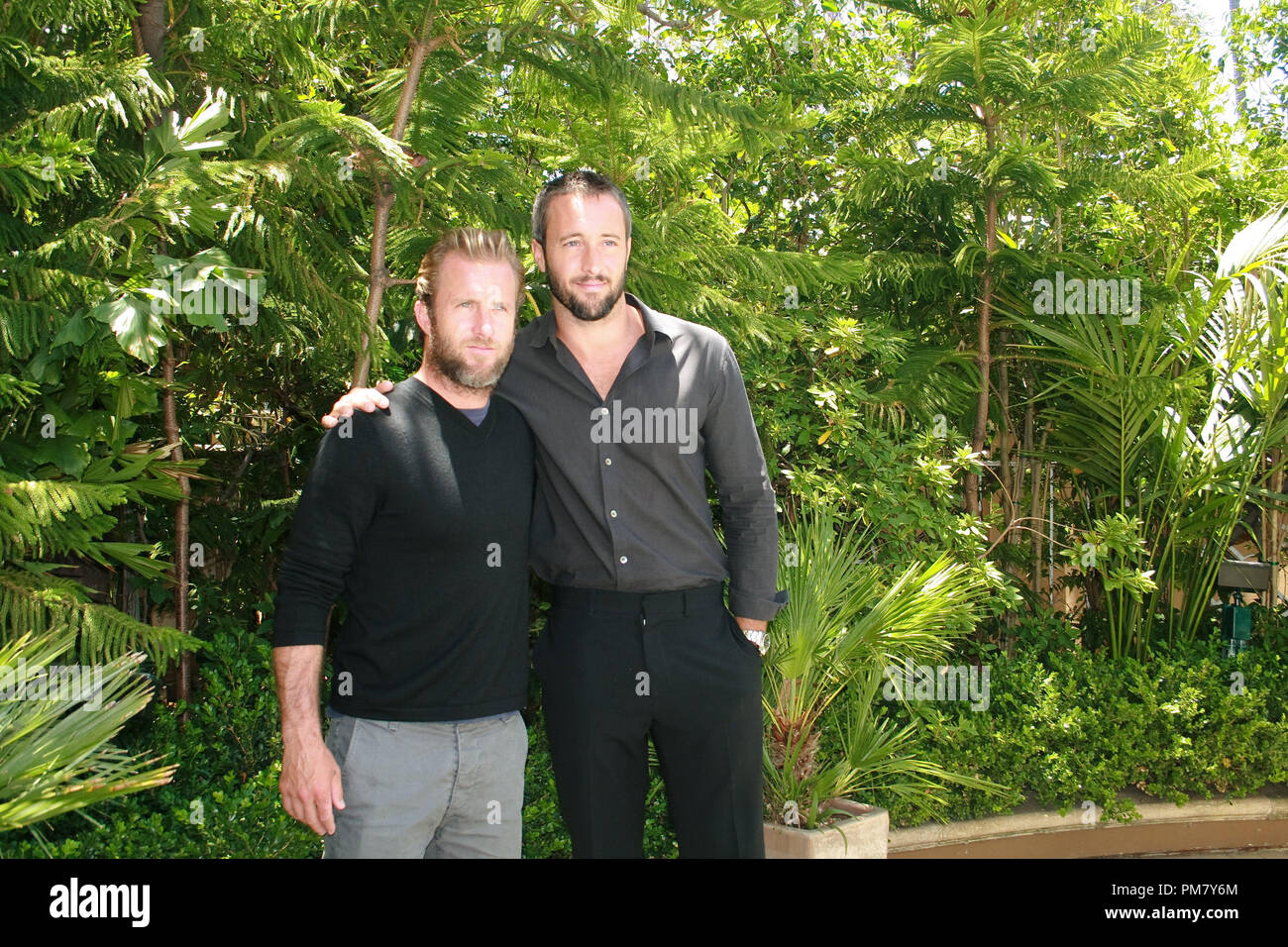 Alex o'loughlin scott caan hi-res stock photography and images - Alamy