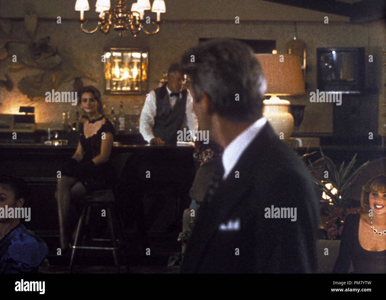 Film still or Publicity still from 'Pretty Woman' Richard Gere and Julia Roberts © 1990 Touchstone All Rights Reserved   File Reference # 31571127THA  For Editorial Use Only Stock Photo