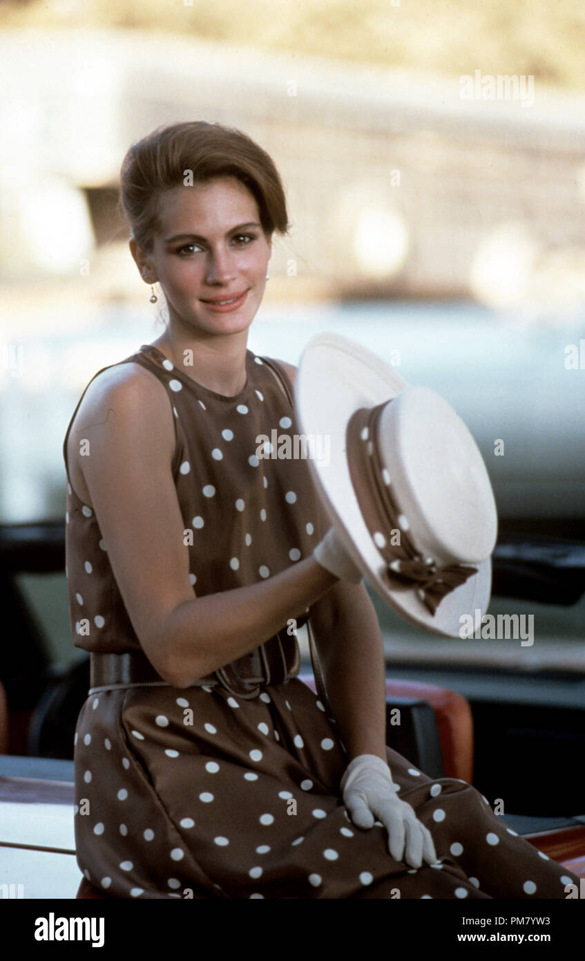 Film still or Publicity still from 'Pretty Woman' Julia Roberts © 1990 Touchstone Pictures Photo Credit: Ron Batzdorff  All Rights Reserved   File Reference # 31571133THA  For Editorial Use Only Stock Photo