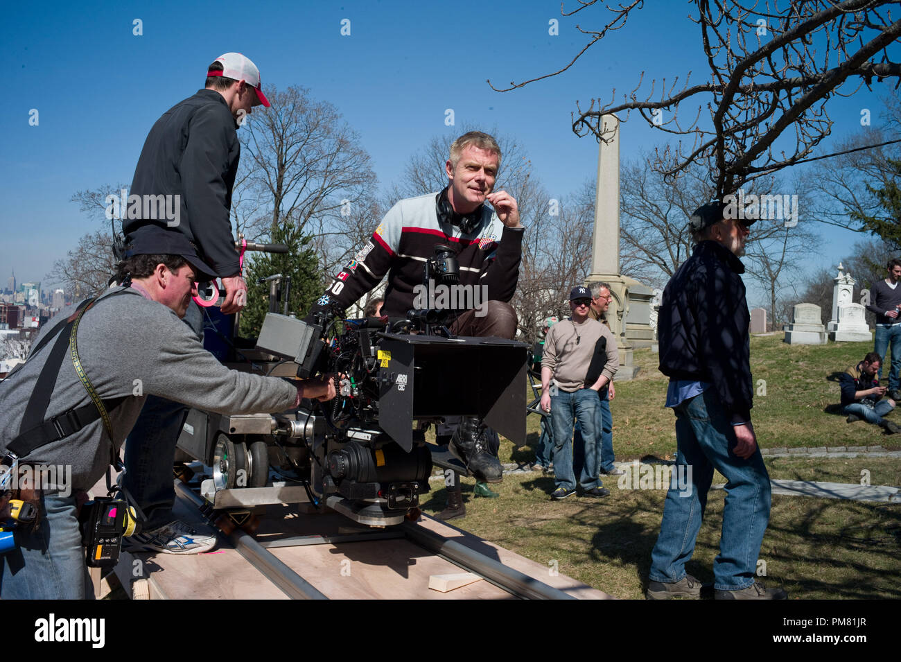 Director STEPHEN DALDRY (center) during the filming of Warner Bros. Pictures drama EXTREMELY LOUD & INCREDIBLY CLOSE, a Warner Bros. Pictures release. Stock Photo