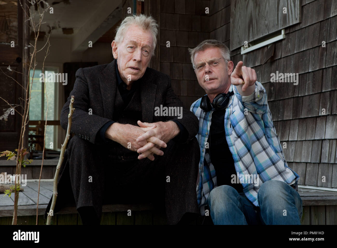 (L-r) MAX VON SYDOW and director STEPHEN DALDRY during the filming of Warner Brothers Pictures drama EXTREMELY LOUD & INCREDIBLY CLOSE, a Warner Bros. Pictures release. Stock Photo