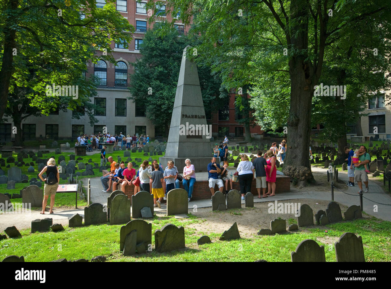 People near the grave of Benjamin Franklin (1706-1790) in Granary Burying Ground, Boston, Suffolk County, Massachusetts, USA Stock Photo