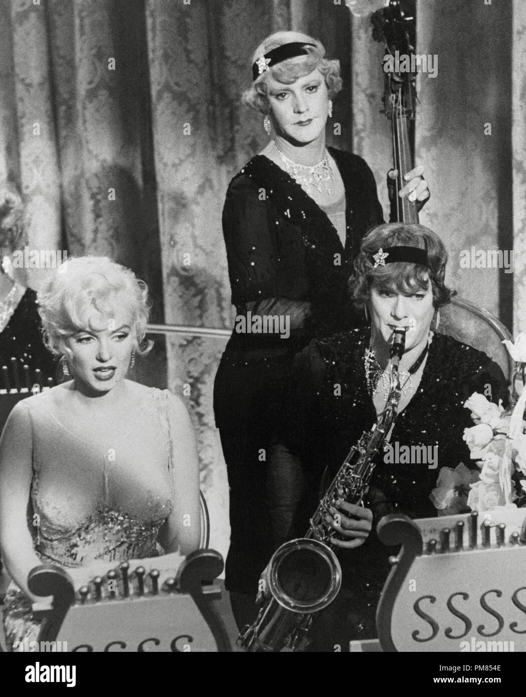 Marilyn Monroe, Tony Curtis and Jack Lemmon, "Some Like It Hot" 1959 Cinema  Publishers Collection File Reference # 31479 123THA Stock Photo - Alamy