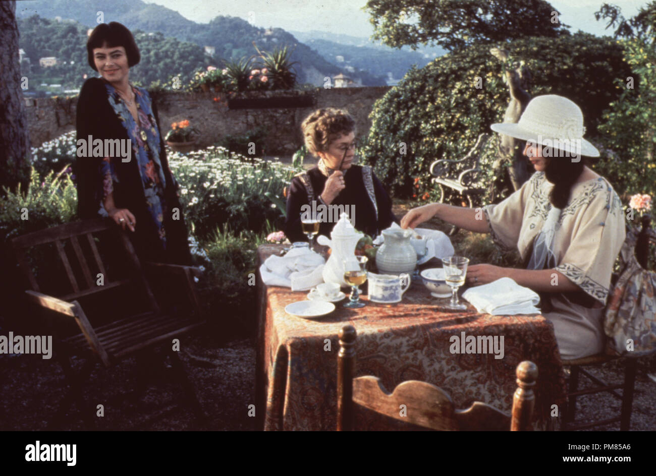 Film still or Publicity still from 'Enchanted April' Polly Walker, Joan Playwright and Josie Lawrence © 1992 Miramax All Rights Reserved   File Reference # 31487 075THA  For Editorial Use Only Stock Photo
