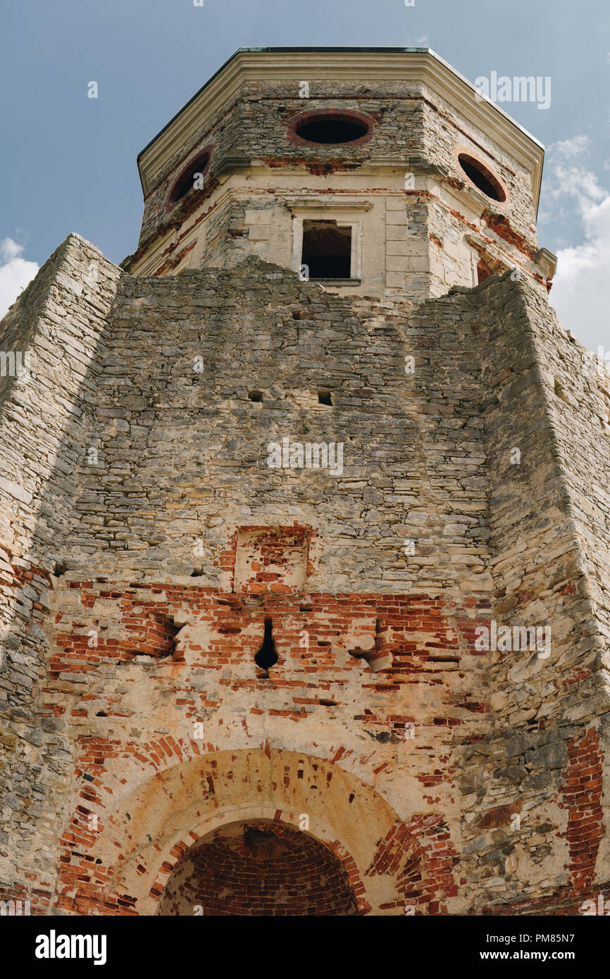 august 2018, ujazd village, poland: tower at ruins of old polish castle called krzyztopor Stock Photo