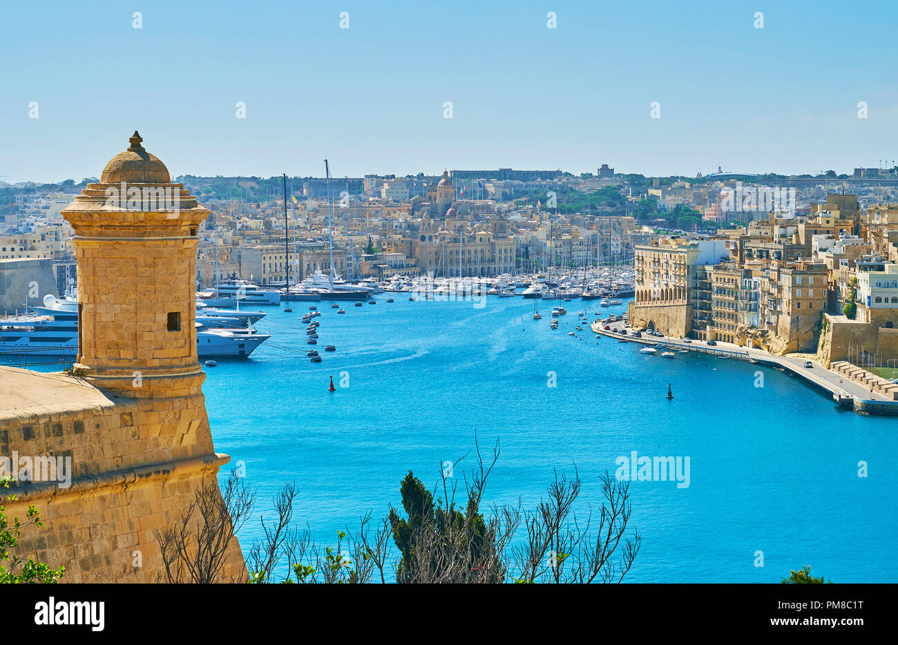 The picturesque Vittoriosa marina and medieval architecture of Birfu and Senglea behind the old tower of St Peter and Paul counterguard, Valletta, Mal Stock Photo