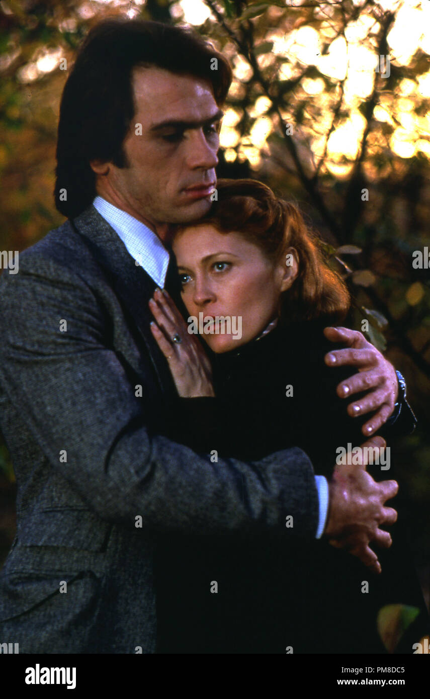 Film Stills from 'Eyes of Laura Mars' Tommy Lee Jones, Faye Dunaway 1978 Columbia Pictures    File Reference # 31955 467THA Stock Photo