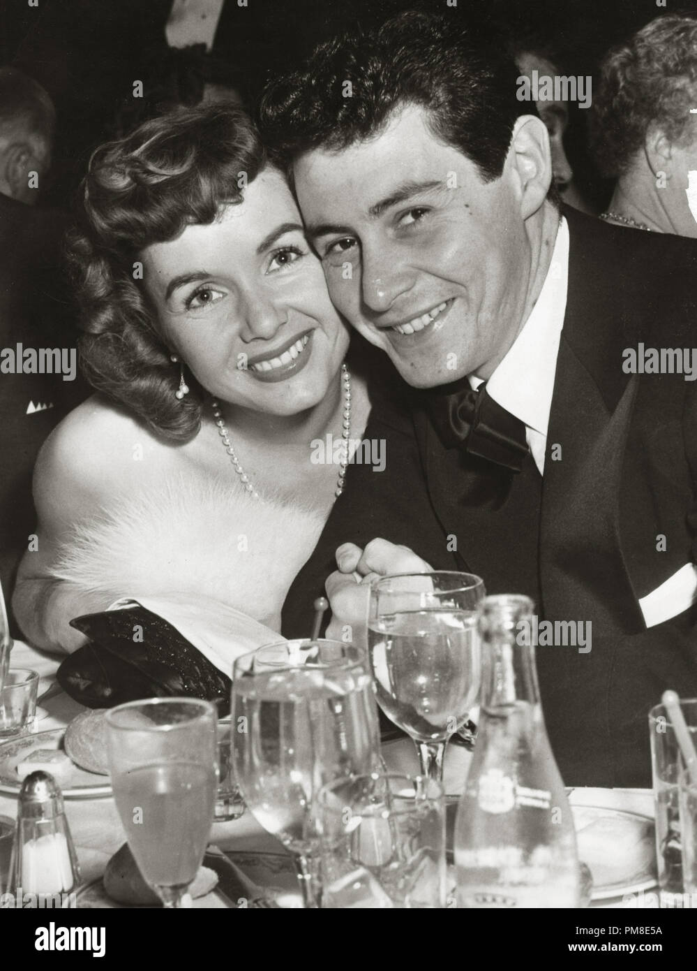 Debbie Reynolds and Eddie Fisher, circa 1954.   File Reference # 31202 280THA Stock Photo