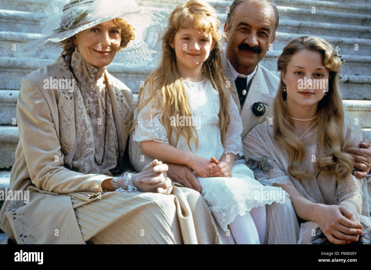 Film still / publicity still from 'The House of the Spirits' Vanessa Redgrave, Jane Gray, Armin Mueller-Stahl, Teri Polo © 1993 Miramax Photo Credit: Rolf Konow   File Reference # 31371081THA  For Editorial Use Only All Rights Reserved Stock Photo