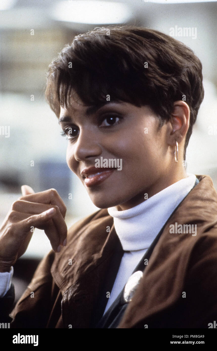 1990s Halle Berry High Resolution Stock Photography And Images Alamy 1990s Halle Berry High Resolution Stock Photography And Images Alamy