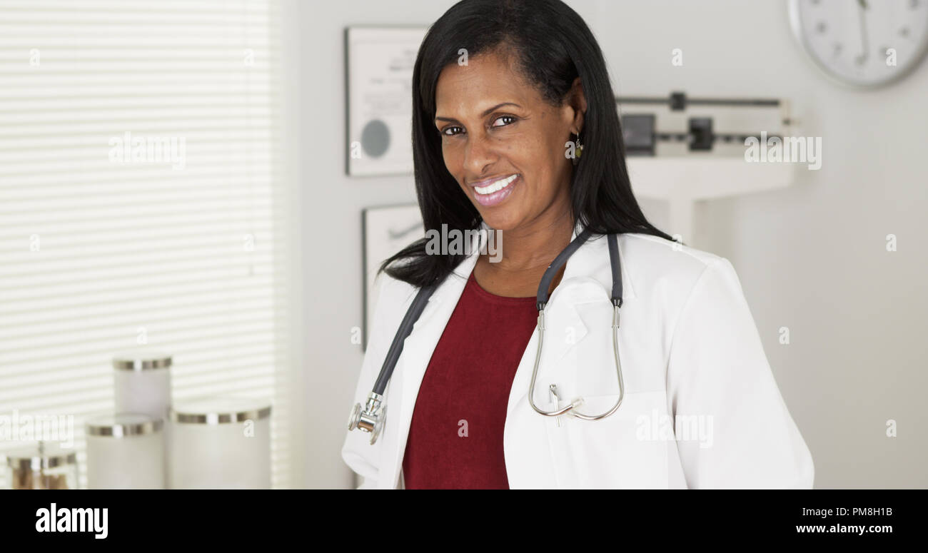 Doctor scale black woman hi-res stock photography and images - Alamy