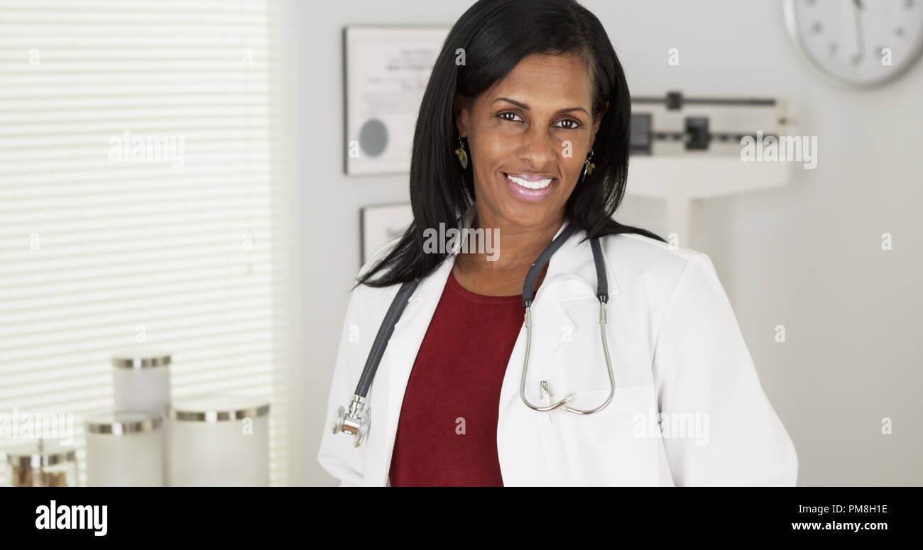 Doctor scale black woman hi-res stock photography and images - Alamy