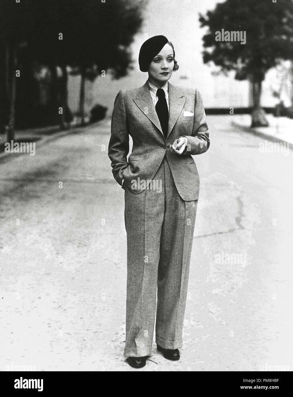 Marlene dietrich cigarette hi-res stock photography and images - Alamy