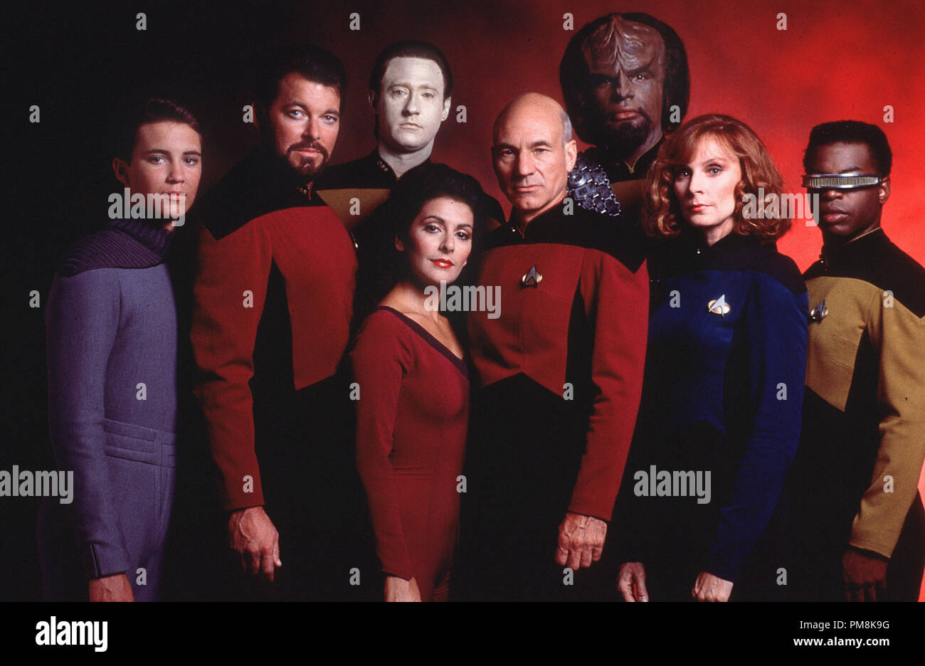 Film still or Publicity still from 'Star Trek: Next Generation' Will Wheaton, Brent Spiner, Jonathan Frakes, Levar Burton, Patrick Stewart, Marina Sirtis, Michael Dorn and Gates McFadden, circa 1989 All Rights Reserved   File Reference # 31623057THA  For Editorial Use Only Stock Photo