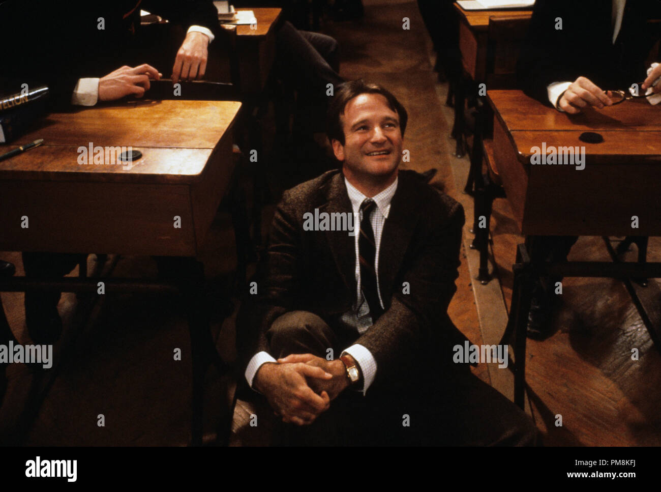 Film still or Publicity still from "Dead Poets Society" Robin Williams © 1989 Touchstone Pictures Photo Credit: Francois Duhamel   All Rights Reserved   File Reference # 31623147THA  For Editorial Use Only Stock Photo