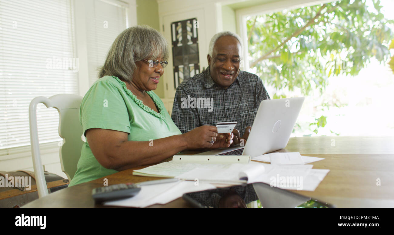 Couple making online payment hi-res stock photography and images - Alamy