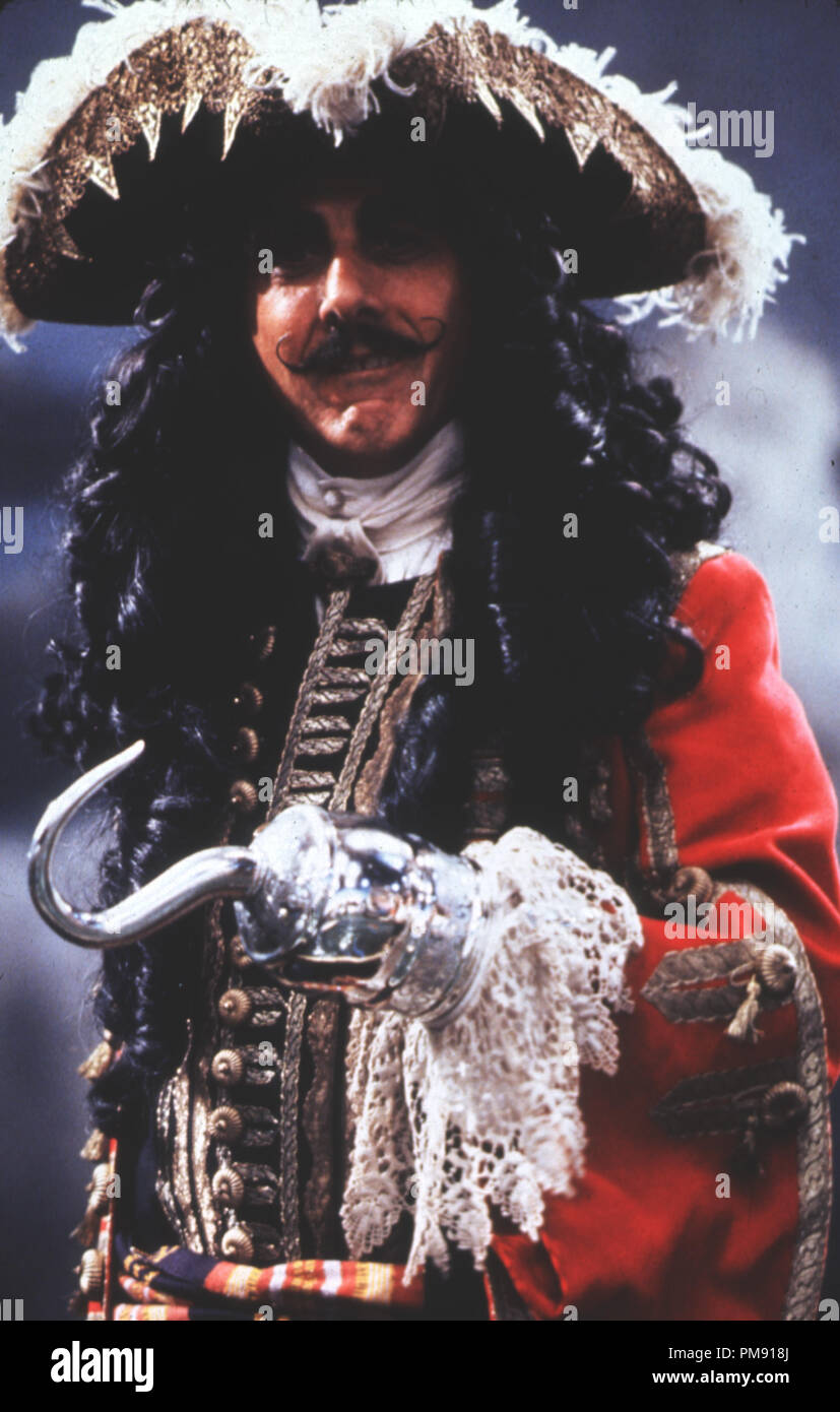 Hook 1991 movie still hi-res stock photography and images - Alamy