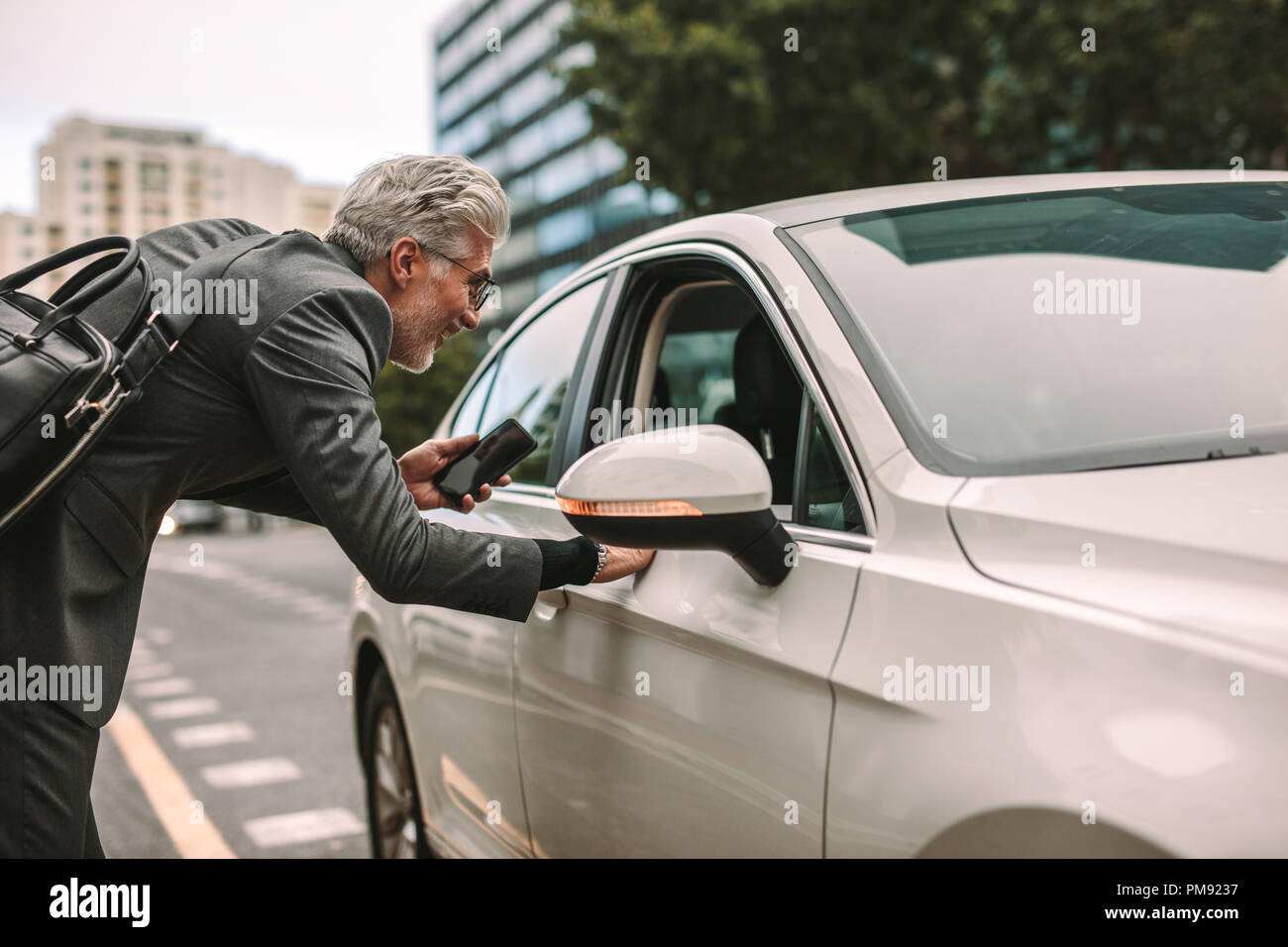 Male driver talking car window hires stock photography and images Alamy