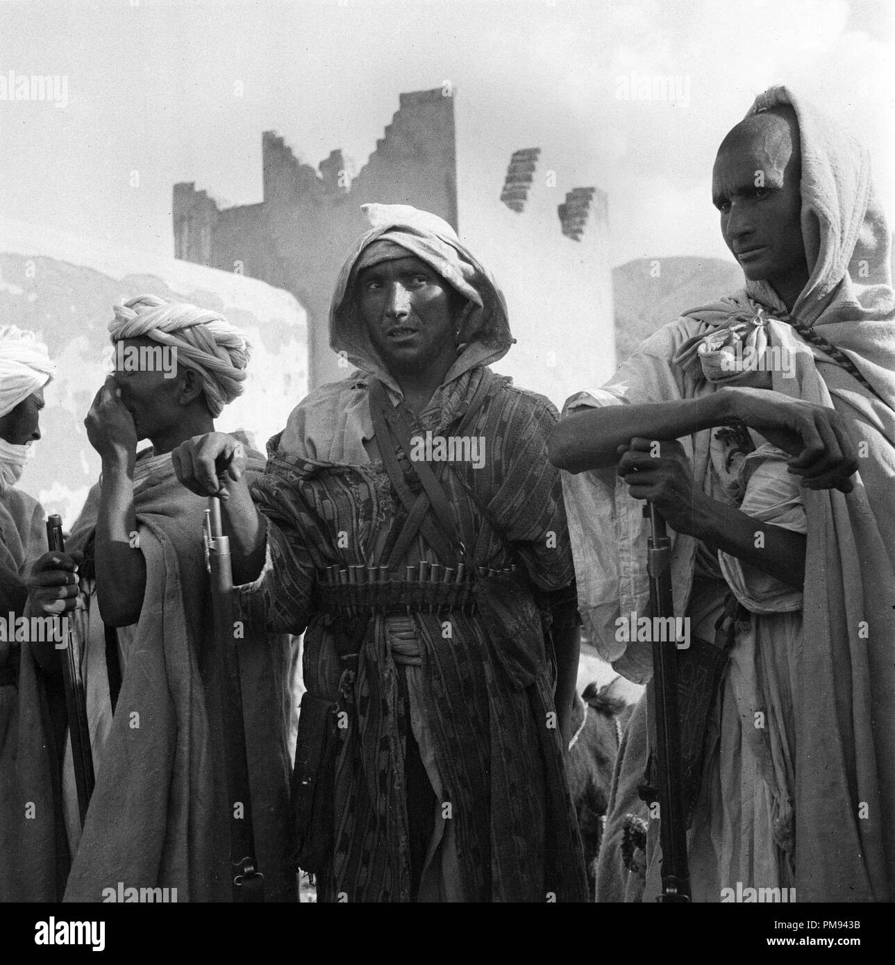 Morocco 1930s Moroccan tribesmen armed with guns Stock Photo