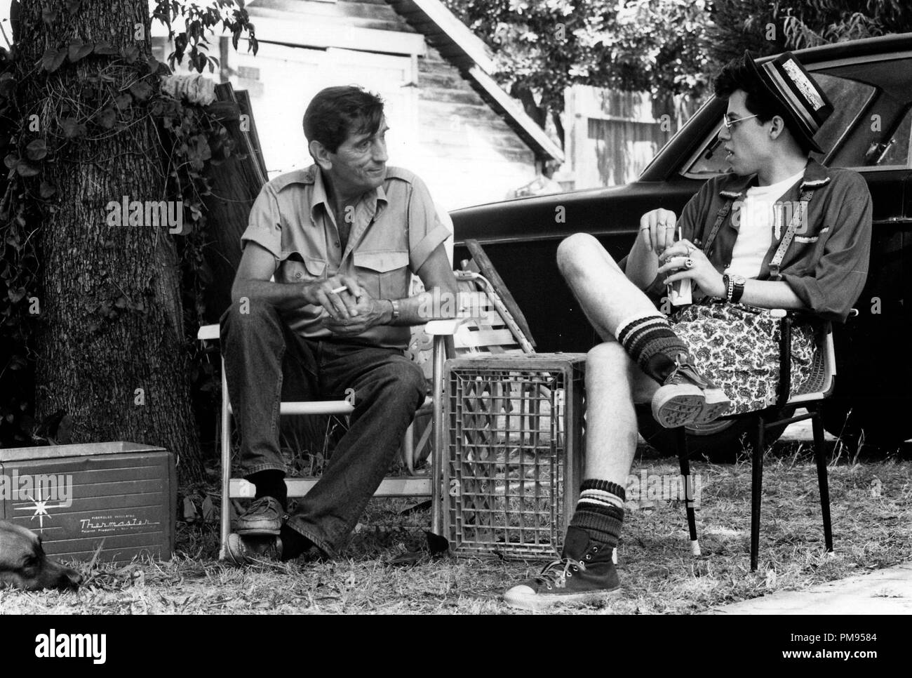 Studio Publicity Still from "Pretty in Pink" Harry Dean Stanton, Jon Cryer  © 1986 Paramount Pictures All Rights Reserved File Reference # 31700150THA  For Editorial Use Only Stock Photo - Alamy