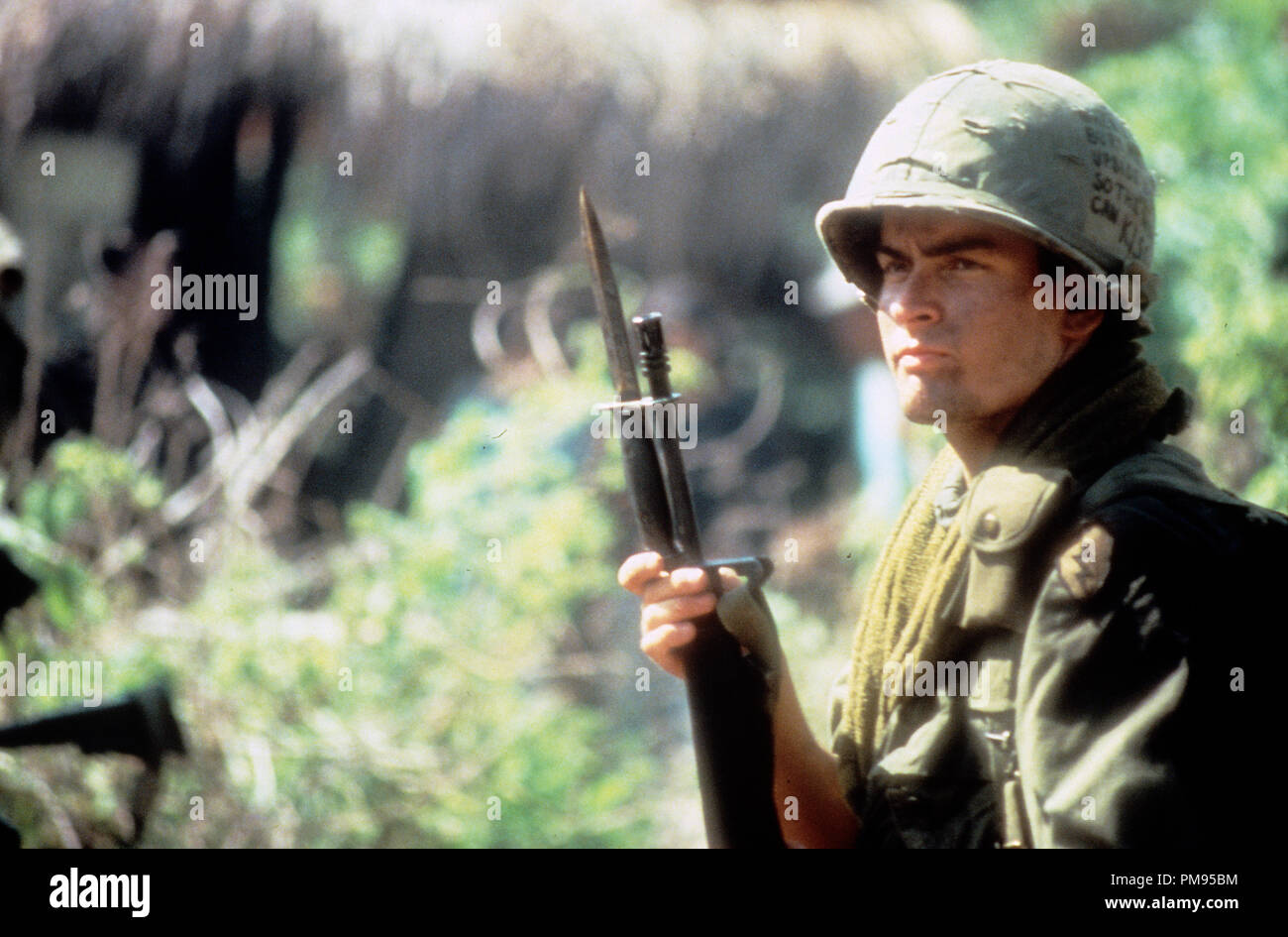 Charlie sheen platoon hi-res stock photography and images - Alamy